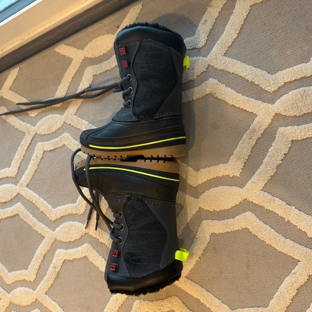 Boys 6T SWISS TECH snow boots